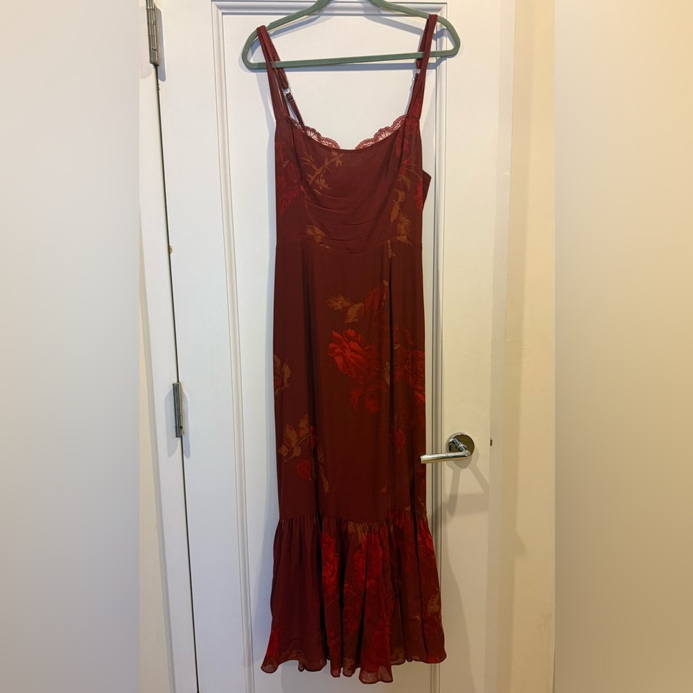 Reformation Irisa Midi Dress in Burgundy Floral Jacquard - Picture 2 of 4